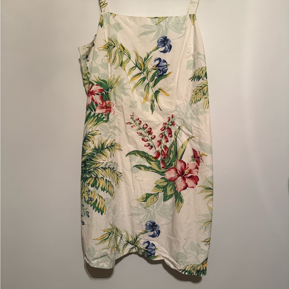 Preloved Tommy Hilfiger Floral Dress with Red and Green Accents Size 14

LOT U